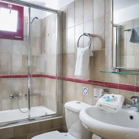 Avithos Otel 4*